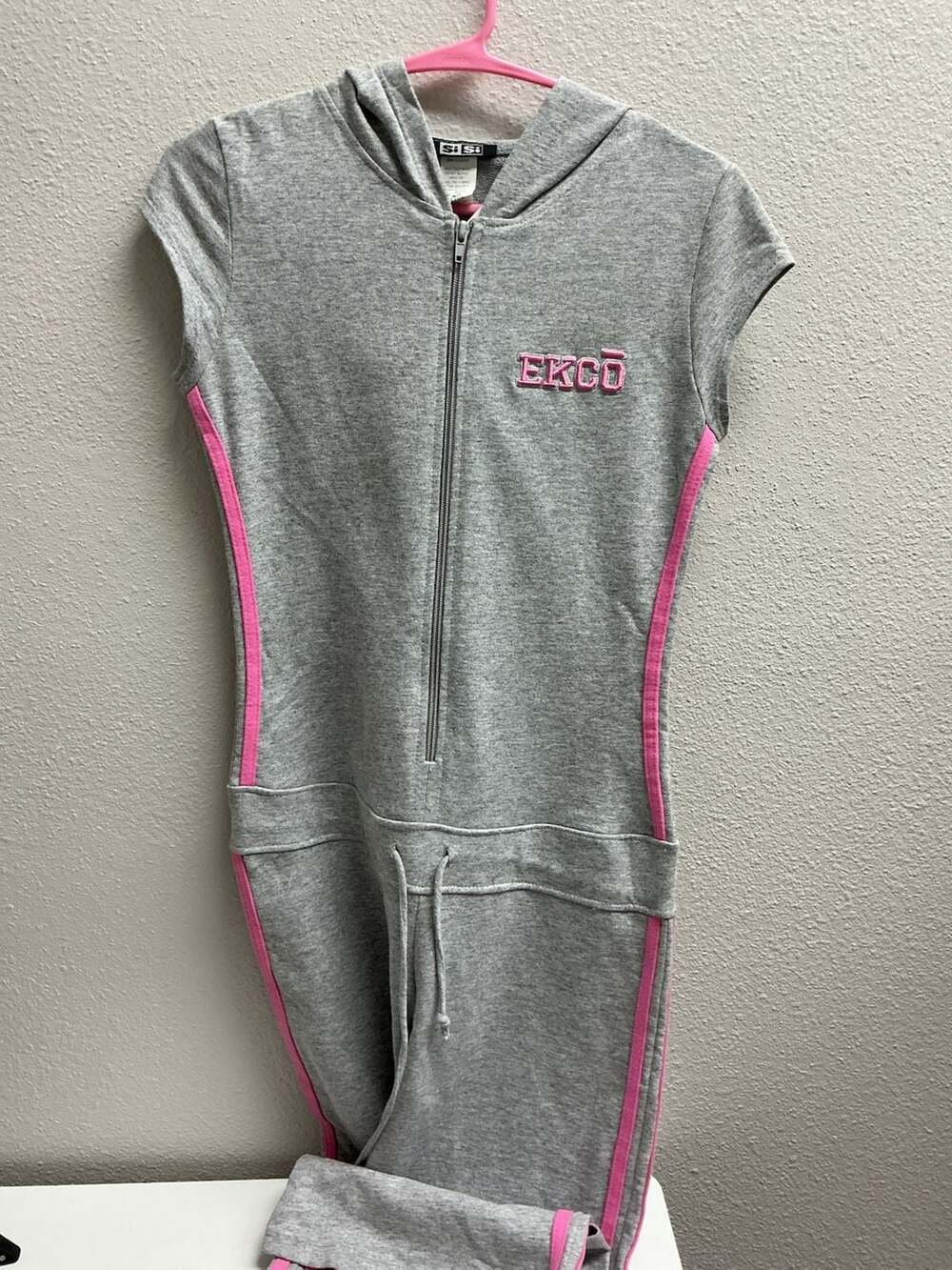 Ecko Unltd Vintage Grey and Pink Sleeveless Hooded Jumpsuit Romper Medium